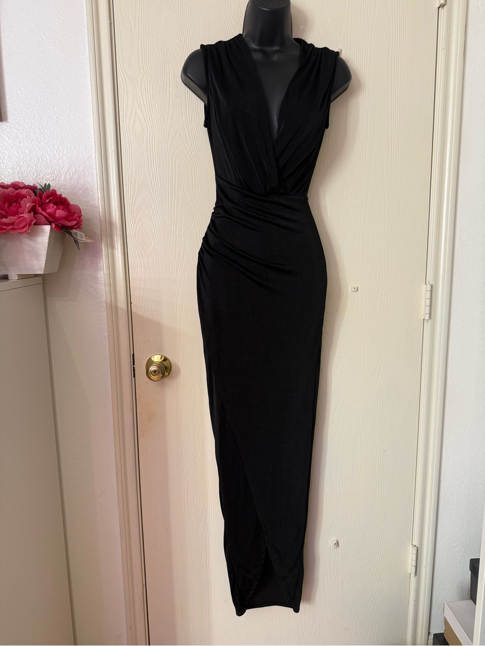 Classic Black Sleeveless Maxi Dress by